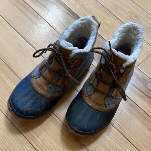 Good overall condition sz 7 sorrels